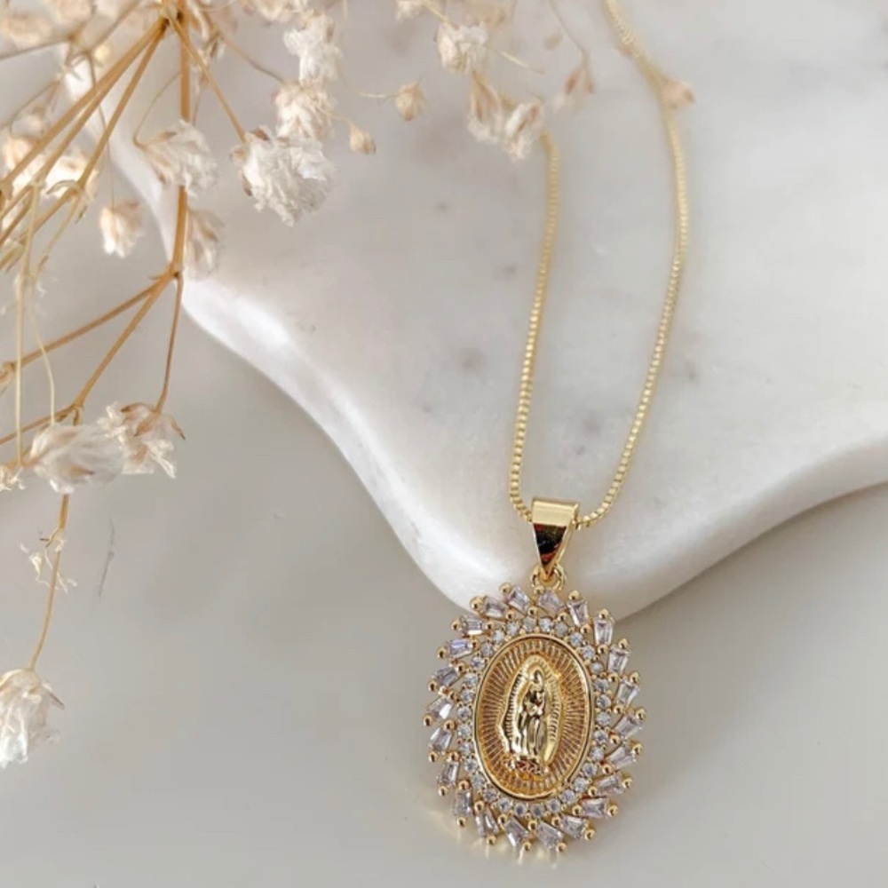 🎉HP🎉Virgin Mary Necklace | 18k Gold Filled - Picture 1 of 6